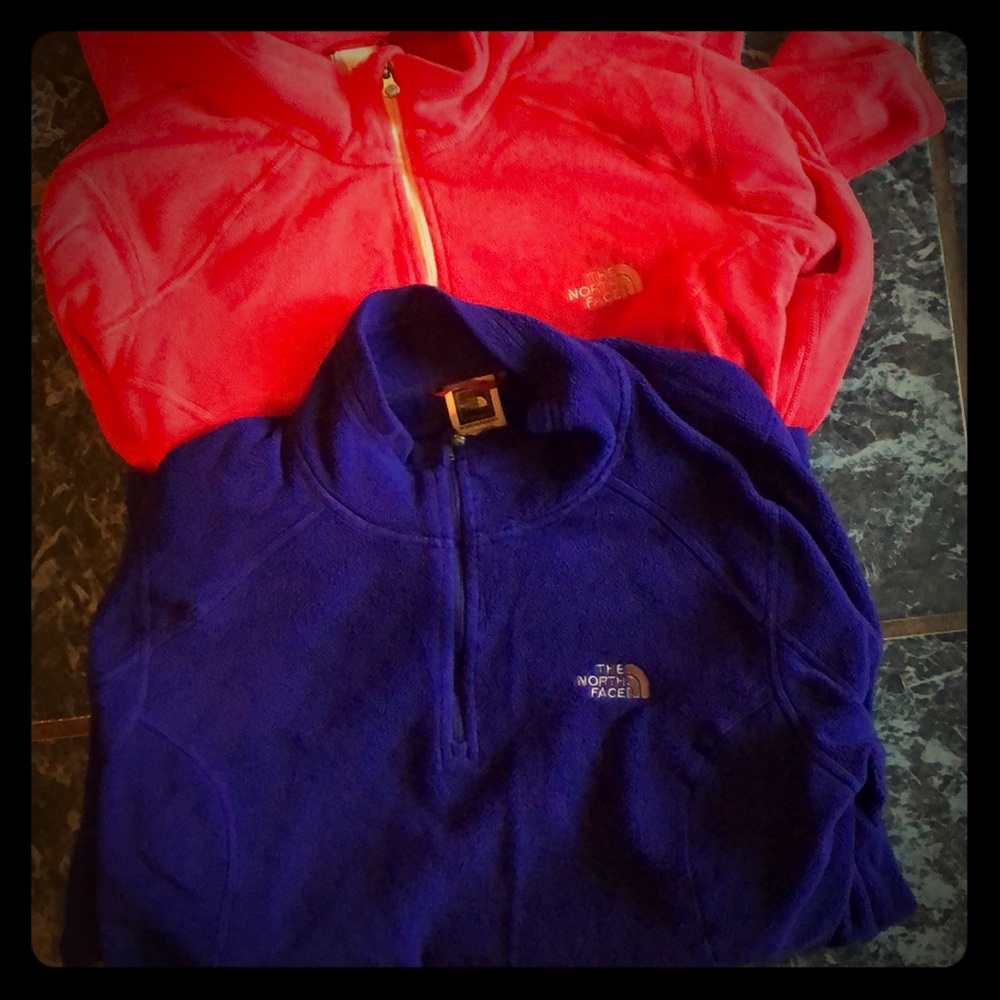 Bundle of 2 North Face Fleece 1/4 zip sweaters